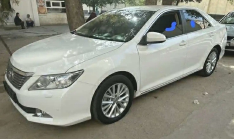 Стекло дверей от Toyota Camry 4